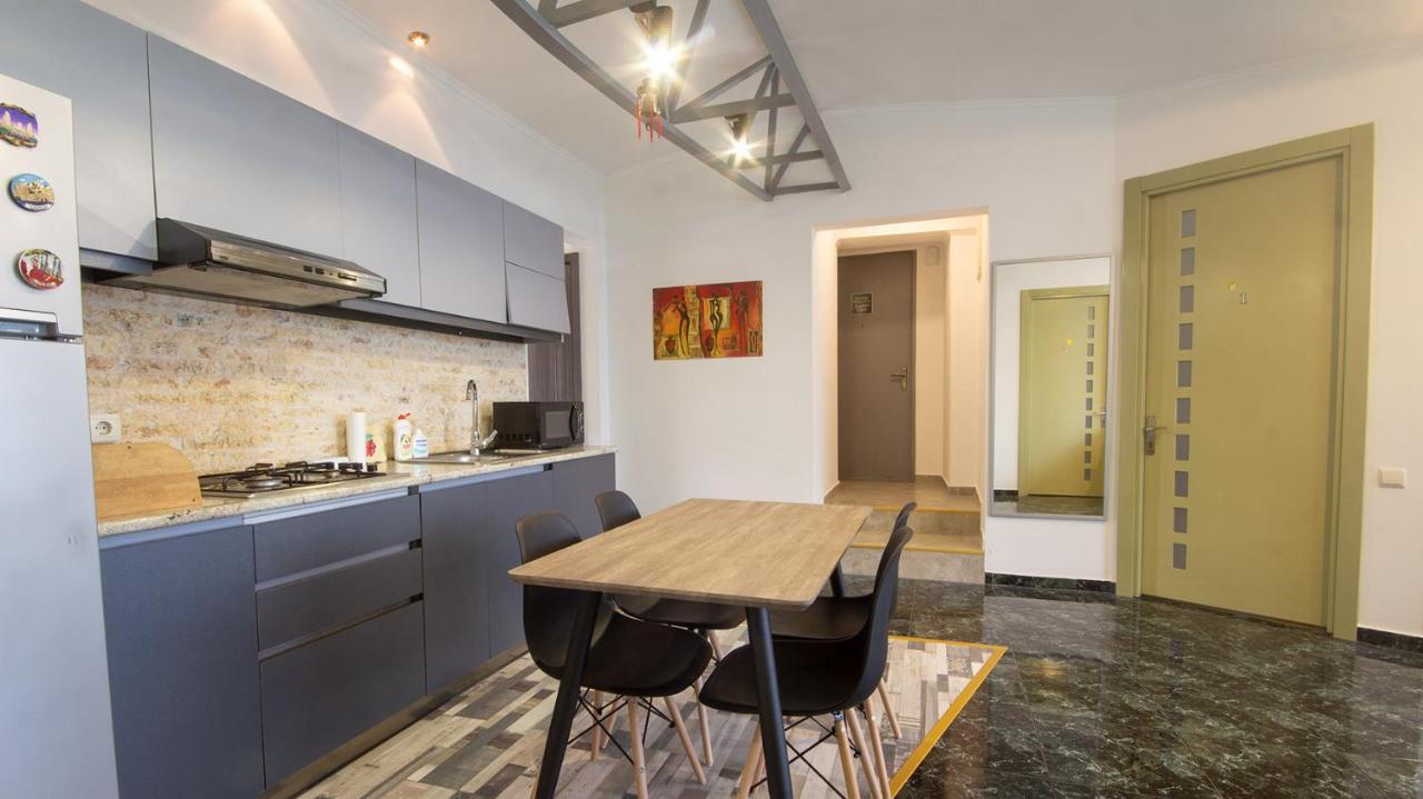4 Bedroom Apartment On Liberty Square Tbilisi Luaran gambar